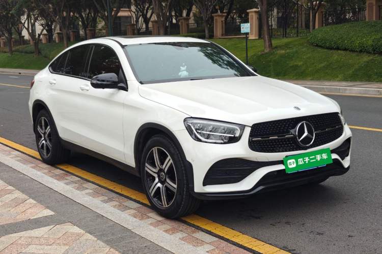 Used Mercedes-Benz GLC Coupe 2022 Refreshed GLC 260 4MATIC Coupe SUV Front Right 45 Deg