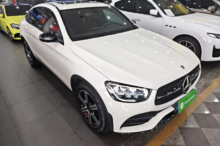 Used Mercedes-Benz GLC Coupe 2022 Refreshed GLC 260 4MATIC Coupe SUV Front Right 45 Deg