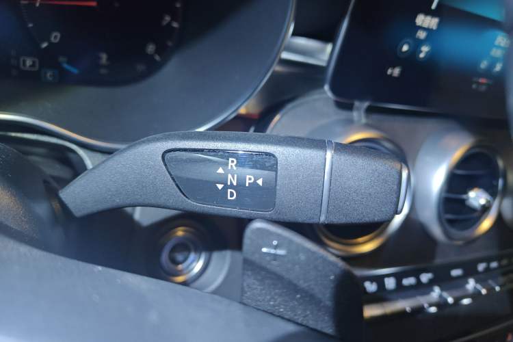Used Mercedes-Benz GLC Coupe 2022 Refreshed GLC 300 4MATIC Coupe SUV Gear Lever
