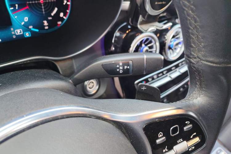 Used Mercedes-Benz GLC Coupe 2022 Refreshed GLC 260 4MATIC Coupe SUV Gear Lever