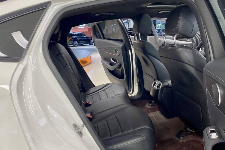 Used Mercedes-Benz GLC Coupe 2022 Refreshed GLC 300 4MATIC Coupe SUV Interior 11