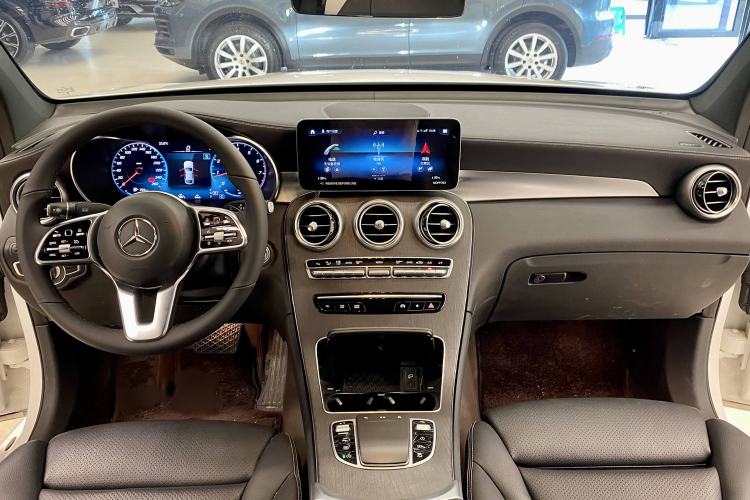 Used Mercedes-Benz GLC Coupe 2022 Refreshed GLC 300 4MATIC Coupe SUV Interior 2