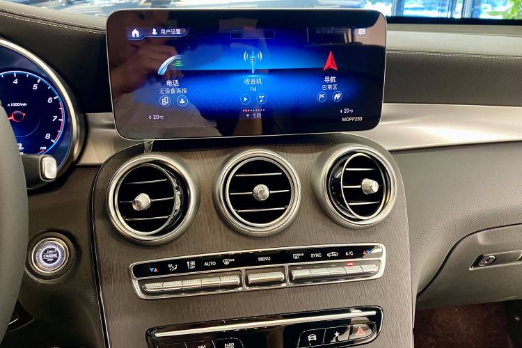Used Mercedes-Benz GLC Coupe 2022 Refreshed GLC 300 4MATIC Coupe SUV Interior 4