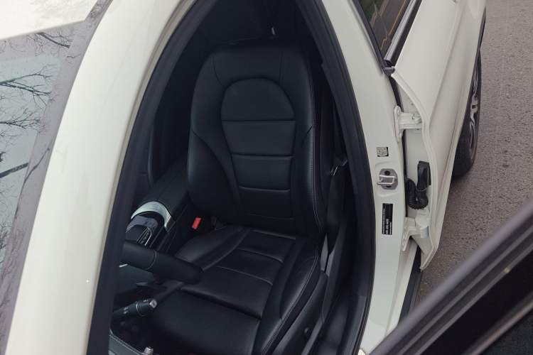 Used Mercedes-Benz GLC Coupe 2022 Refreshed GLC 260 4MATIC Coupe SUV Left Front Seat
