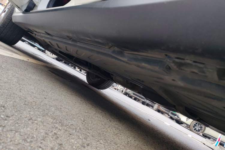 Used Mercedes-Benz GLC Coupe 2022 Refreshed GLC 260 4MATIC Coupe SUV Left Side Sill