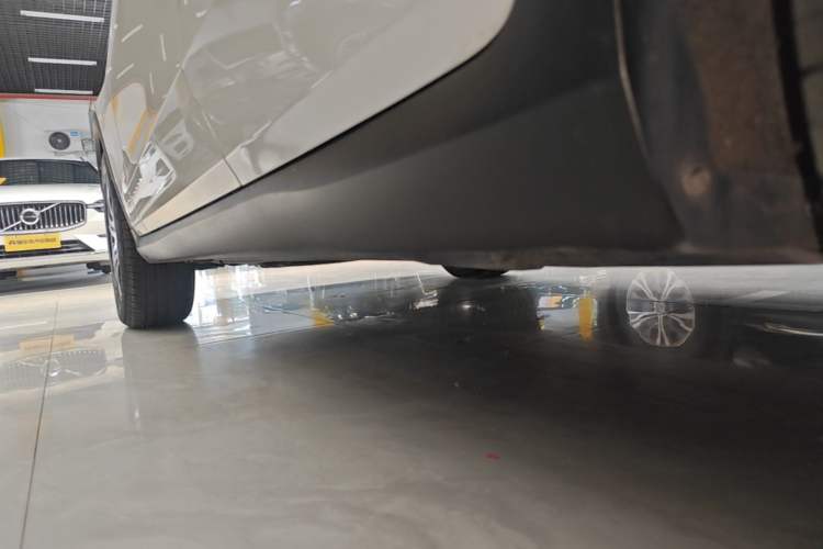 Used Mercedes-Benz GLC Coupe 2022 Refreshed GLC 260 4MATIC Coupe SUV Left Side Sill