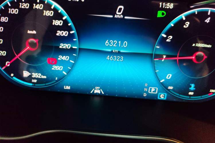 Used Mercedes-Benz GLC Coupe 2022 Refreshed GLC 300 4MATIC Coupe SUV Odometer Close Up