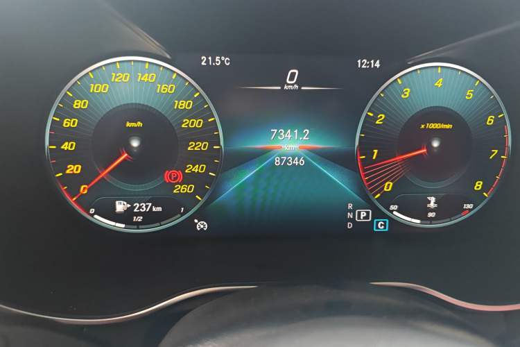 Used Mercedes-Benz GLC Coupe 2022 Refreshed GLC 260 4MATIC Coupe SUV Odometer Close Up