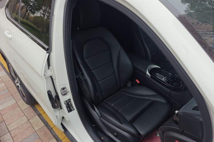 Used Mercedes-Benz GLC Coupe 2022 Refreshed GLC 260 4MATIC Coupe SUV Right Front Seat