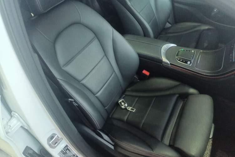 Used Mercedes-Benz GLC Coupe 2022 Refreshed GLC 300 4MATIC Coupe SUV Right Front Seat