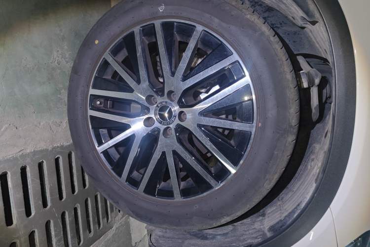 Used Mercedes-Benz GLC Coupe 2022 Refreshed GLC 300 4MATIC Coupe SUV Right Front Wheel Hub