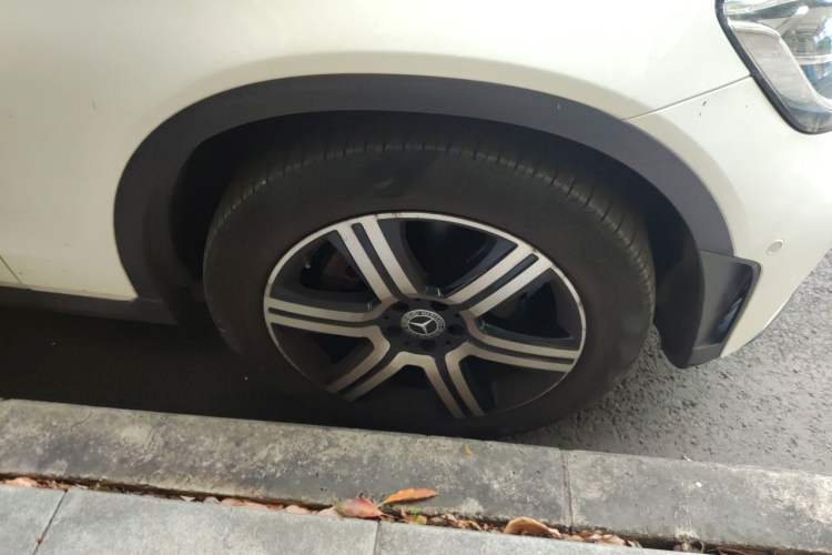 Used Mercedes-Benz GLC Coupe 2022 Refreshed GLC 260 4MATIC Coupe SUV Right Front Wheel Hub