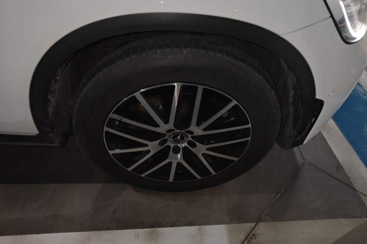 Used Mercedes-Benz GLC Coupe 2022 Refreshed GLC 260 4MATIC Coupe SUV Right Front Wheel Hub