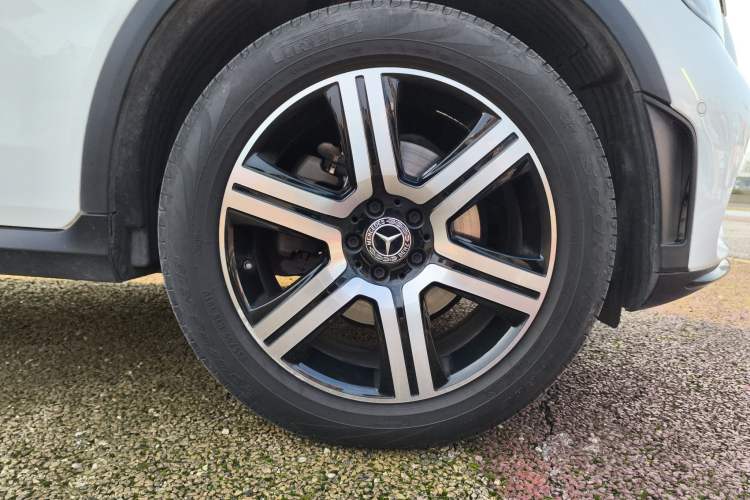 Used Mercedes-Benz GLC Coupe 2022 Refreshed GLC 260 4MATIC Coupe SUV Right Front Wheel Hub