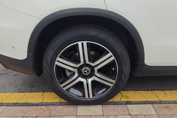Used Mercedes-Benz GLC Coupe 2022 Refreshed GLC 260 4MATIC Coupe SUV Right Rear Wheel Hub