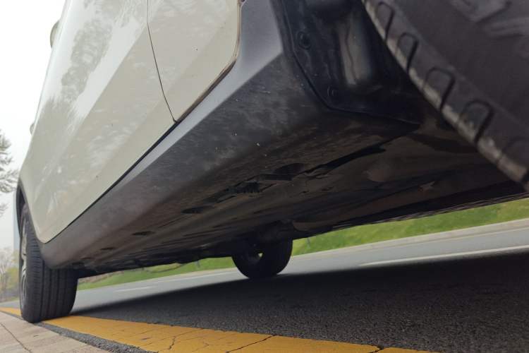 Used Mercedes-Benz GLC Coupe 2022 Refreshed GLC 260 4MATIC Coupe SUV Right Side Sill