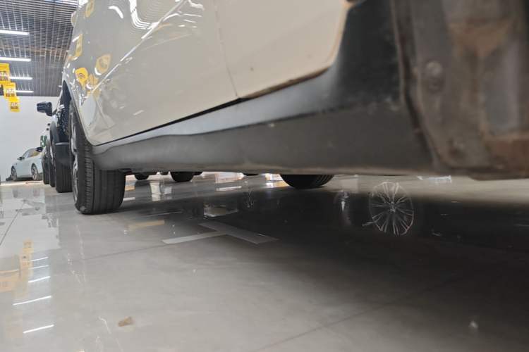Used Mercedes-Benz GLC Coupe 2022 Refreshed GLC 260 4MATIC Coupe SUV Right Side Sill