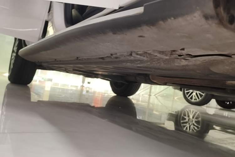 Used Mercedes-Benz GLC Coupe 2022 Refreshed GLC 300 4MATIC Coupe SUV Right Side Sill