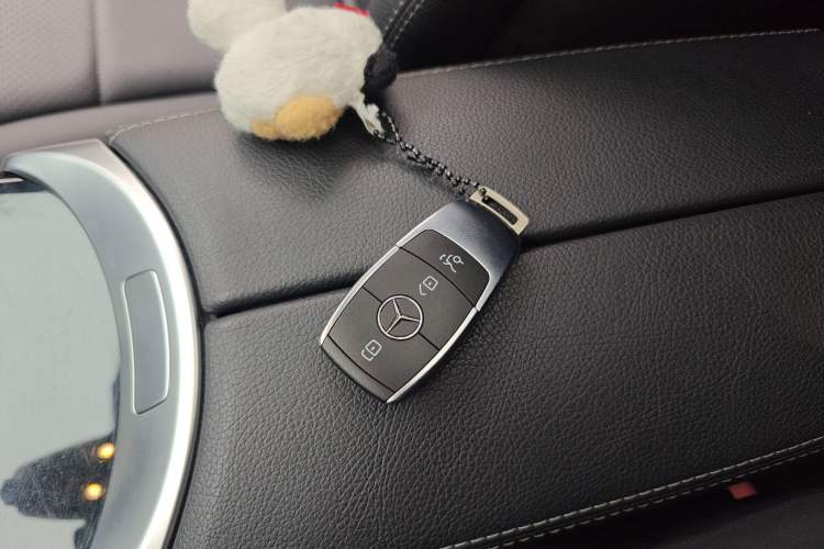 Used Mercedes-Benz GLC Coupe 2022 Refreshed GLC 260 4MATIC Coupe SUV Vehicle Key