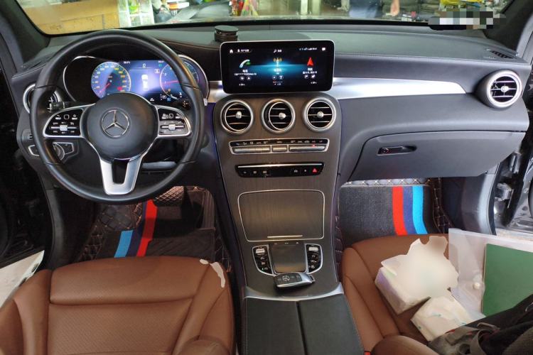 Used Mercedes-Benz GLC Coupe 2023 GLC 300 4MATIC Coupe SUV Center Console