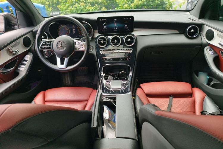 Used Mercedes-Benz GLC Coupe 2023 GLC 260 4MATIC Coupe SUV Center Console