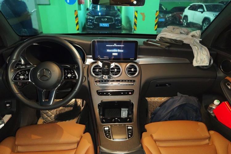 Used Mercedes-Benz GLC Coupe 2023 GLC 300 4MATIC Coupe SUV Center Console