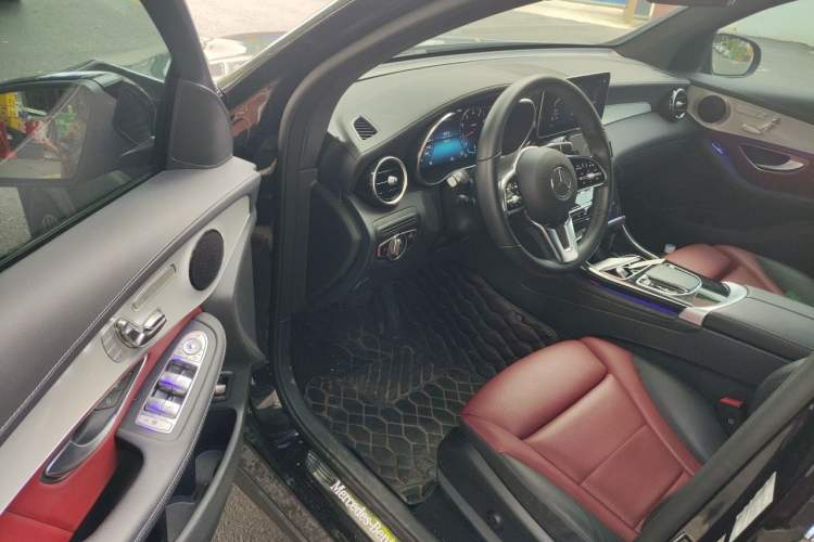 Used Mercedes-Benz GLC Coupe 2023 Refreshed GLC 260 4MATIC Coupe SUV Driver Seat