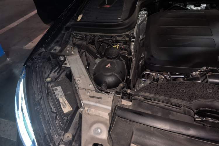 Used Mercedes-Benz GLC Coupe 2023 GLC 260 4MATIC Coupe SUV Engine Bay Right