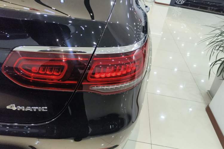 Used Mercedes-Benz GLC Coupe 2023 GLC 300 4MATIC Coupe SUV Exterior 3