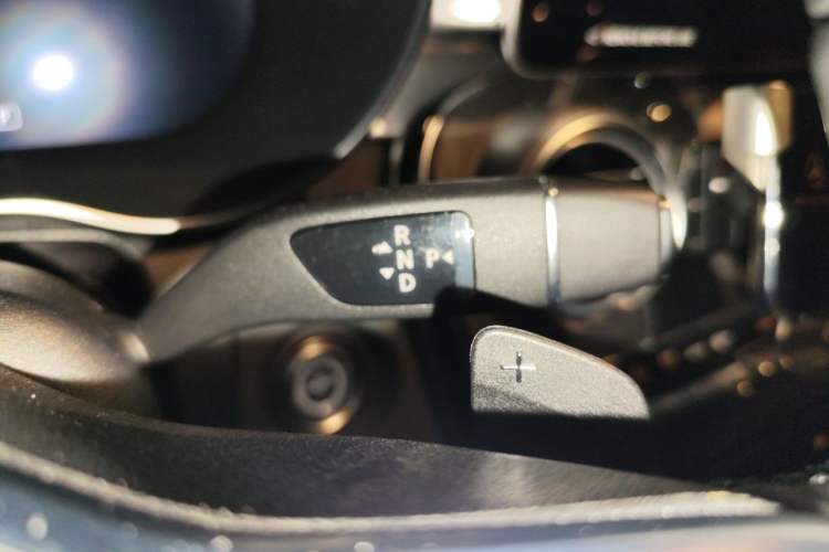 Used Mercedes-Benz GLC Coupe 2023 GLC 300 4MATIC Coupe SUV Gear Lever