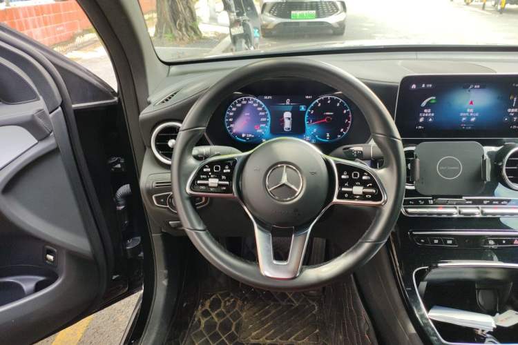 Used Mercedes-Benz GLC Coupe 2023 Refreshed GLC 260 4MATIC Coupe SUV Steering Wheel