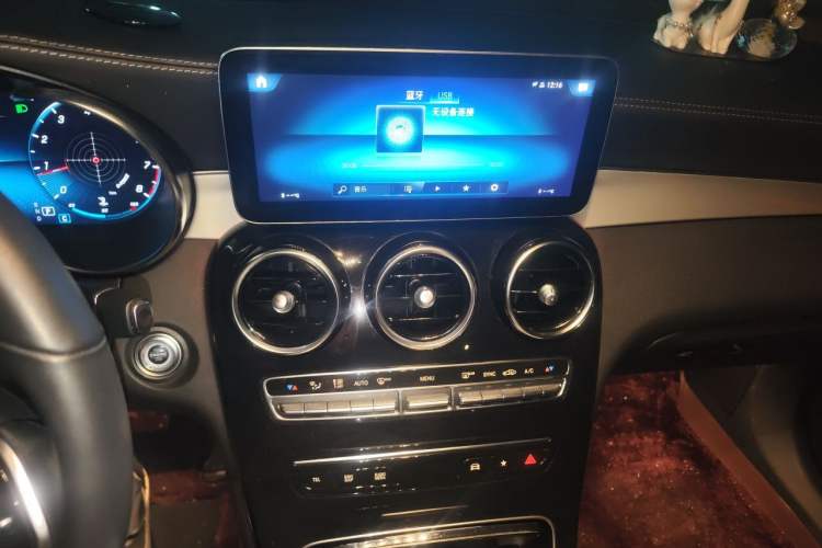 Used Mercedes-Benz GLC Coupe 2023 GLC 260 4MATIC Coupe SUV Audio And AC Panel