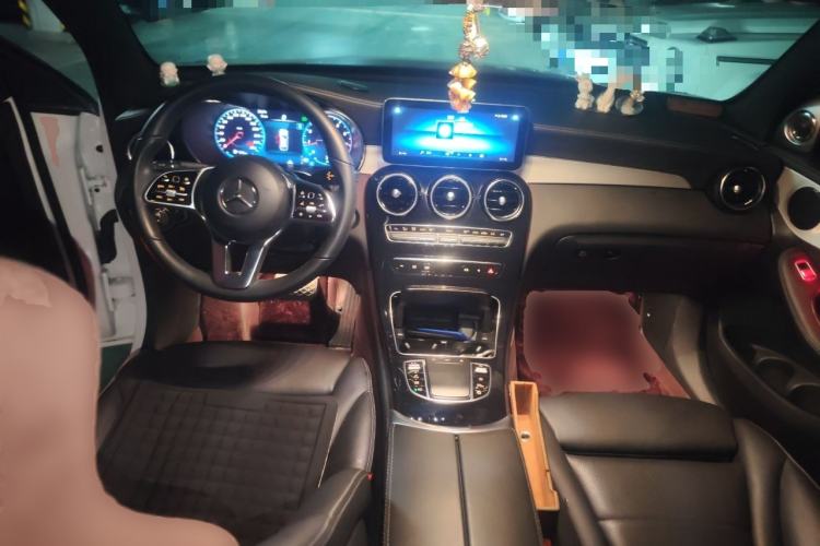 Used Mercedes-Benz GLC Coupe 2023 GLC 260 4MATIC Coupe SUV Center Console