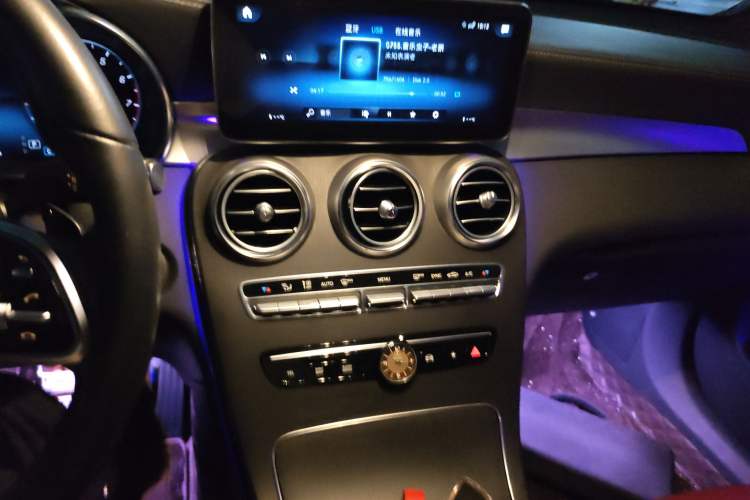 Used Mercedes-Benz GLC Coupe 2023 GLC 300 4MATIC Coupe SUV Audio And AC Panel
