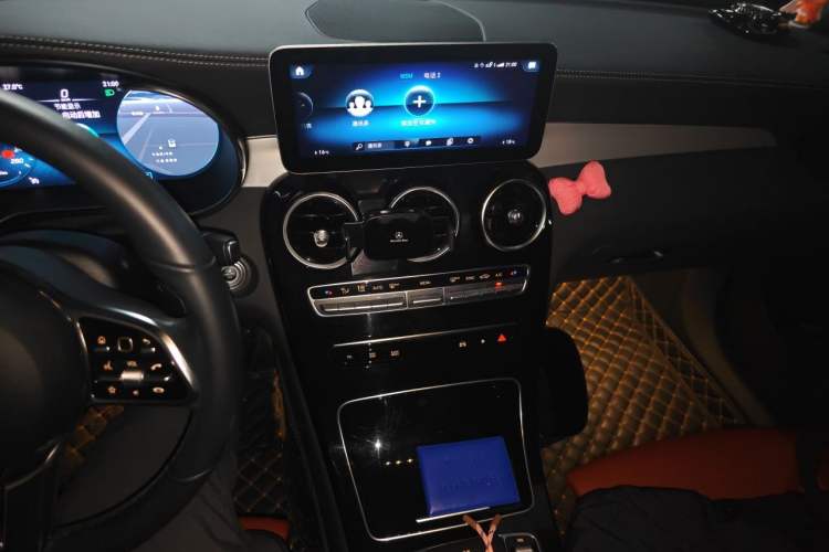 Used Mercedes-Benz GLC Coupe 2023 GLC 260 4MATIC Coupe SUV Audio And AC Panel