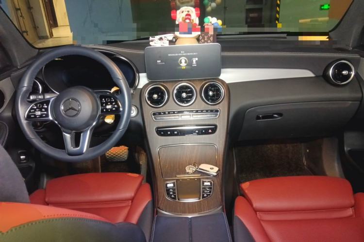 Used Mercedes-Benz GLC Coupe 2023 GLC 260 4MATIC Coupe SUV Center Console