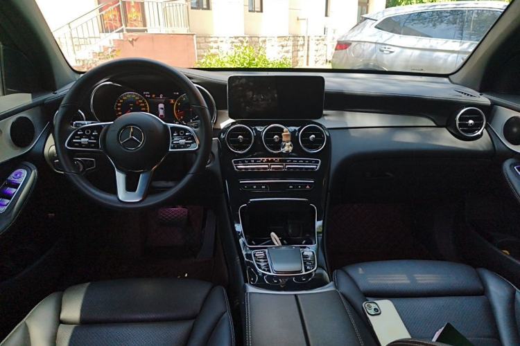 Used Mercedes-Benz GLC Coupe 2023 GLC 260 4MATIC Coupe SUV Center Console