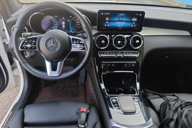 Used Mercedes-Benz GLC Coupe 2023 GLC 260 4MATIC Coupe SUV Center Console