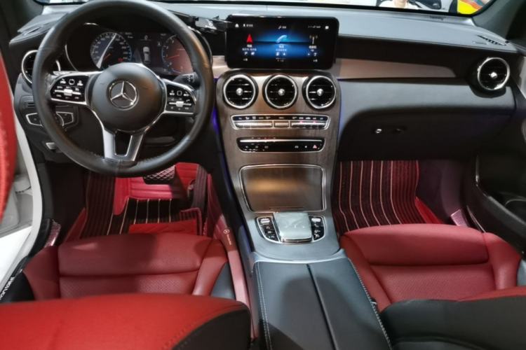 Used Mercedes-Benz GLC Coupe 2023 GLC 260 4MATIC Coupe SUV Center Console