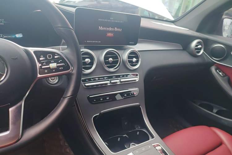Used Mercedes-Benz GLC Coupe 2023 GLC 300 4MATIC Coupe SUV Center Console