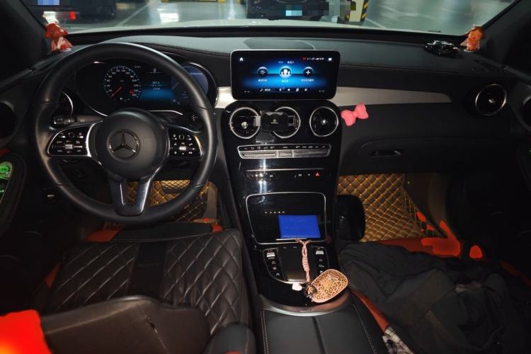 Used Mercedes-Benz GLC Coupe 2023 GLC 260 4MATIC Coupe SUV Center Console