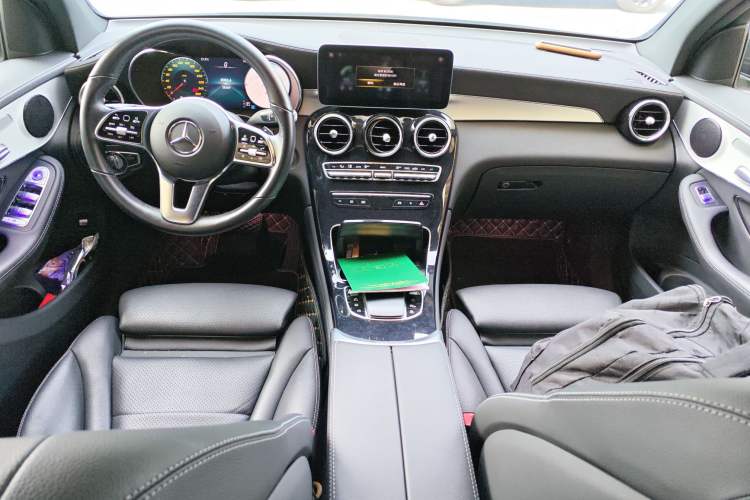 Used Mercedes-Benz GLC Coupe 2023 GLC 260 4MATIC Coupe SUV Center Console