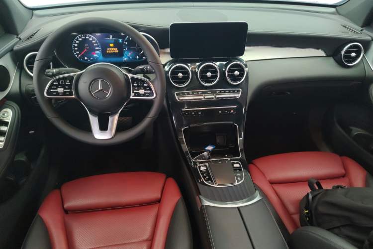 Used Mercedes-Benz GLC Coupe 2023 GLC 260 4MATIC Coupe SUV Center Console