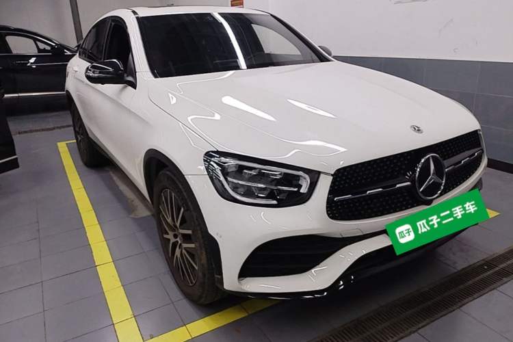 Used Mercedes-Benz GLC Coupe 2023 GLC 260 4MATIC Coupe SUV Front Right 45 Deg