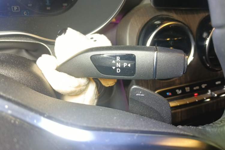 Used Mercedes-Benz GLC Coupe 2023 GLC 260 4MATIC Coupe SUV Gear Lever
