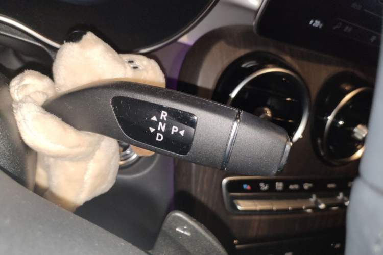 Used Mercedes-Benz GLC Coupe 2023 GLC 260 4MATIC Coupe SUV Gear Lever
