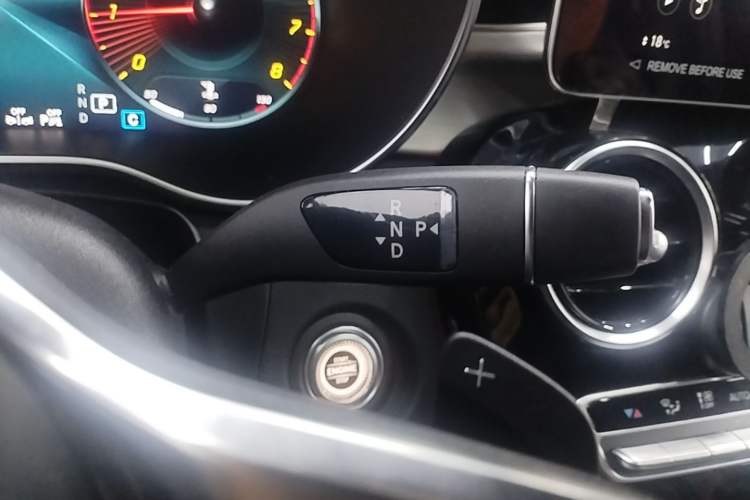 Used Mercedes-Benz GLC Coupe 2023 GLC 260 4MATIC Coupe SUV Gear Lever
