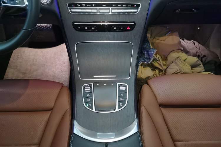 Used Mercedes-Benz GLC Coupe 2023 GLC 300 4MATIC Coupe SUV Gear Lever