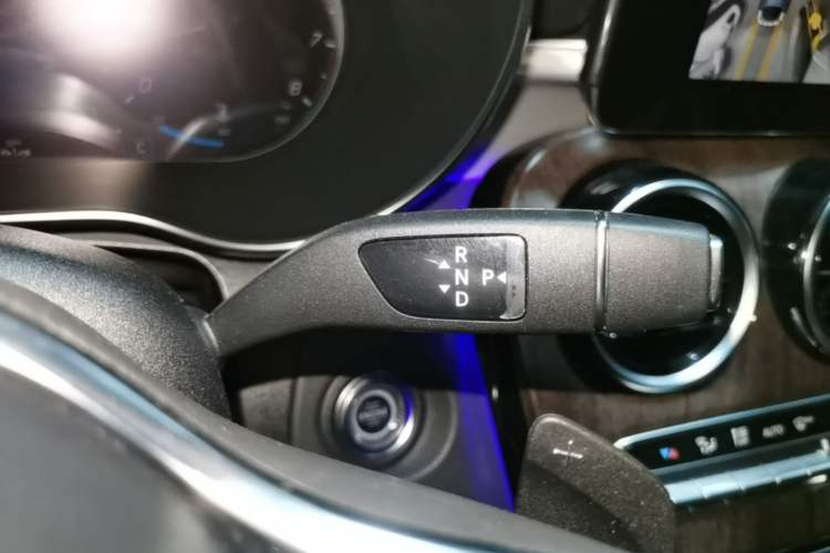Used Mercedes-Benz GLC Coupe 2023 GLC 260 4MATIC Coupe SUV Gear Lever