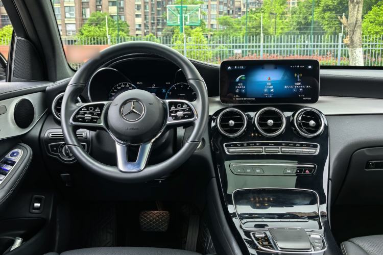 Used Mercedes-Benz GLC Coupe 2023 Refreshed GLC 260 4MATIC Coupe SUV Interior 11